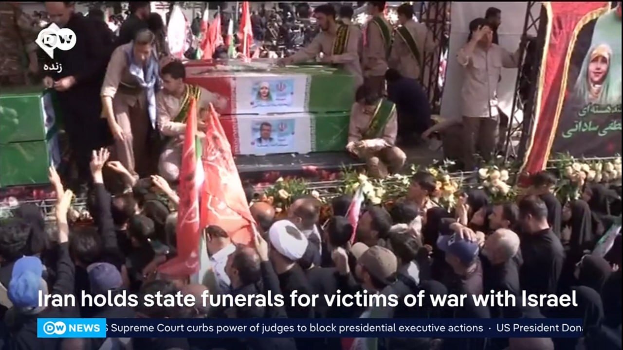 آغاز مراسم تشییع شهدای اقتدار در تهران آغاز مراسم تشییع شهدای اقتدار در تهران