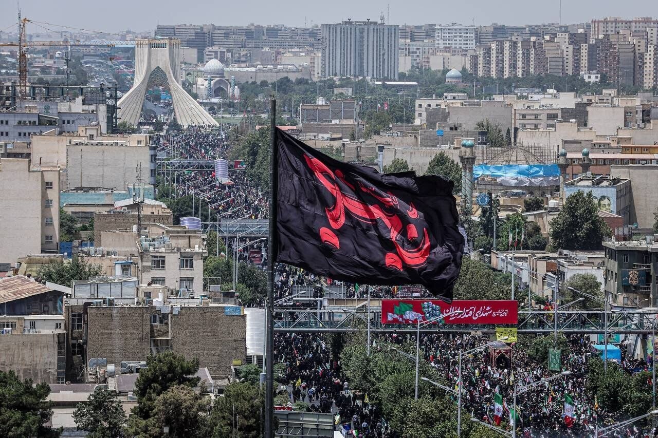 وداع با غرور؛ تشییع باشکوه پیکر قهرمانان بی ادعای ایران در میان اشک و افتخار وداع با غرور؛ تشییع باشکوه پیکر قهرمانان بی ادعای ایران در میان اشک و افتخار