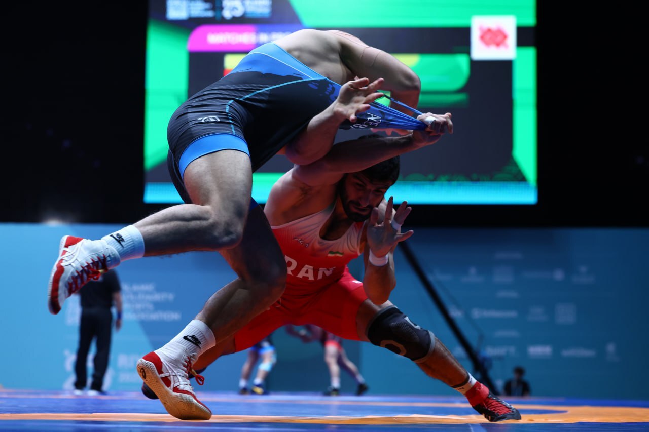 زنده از عربستان| شگفتی بزرگ در کشتی آزاد، شکست قاسم&zwnj;پور در اولین دیدار