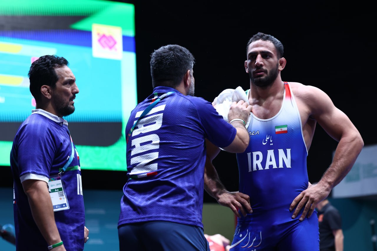 زنده از عربستان| شگفتی بزرگ در کشتی آزاد، شکست قاسم&zwnj;پور در اولین دیدار