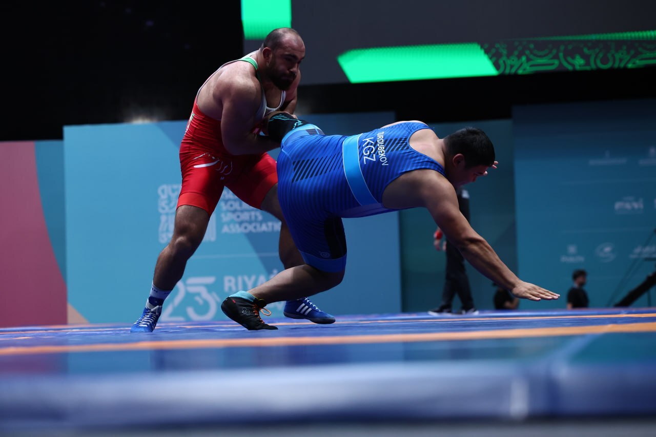 زنده از عربستان| شگفتی بزرگ در کشتی آزاد، شکست قاسم&zwnj;پور در اولین دیدار