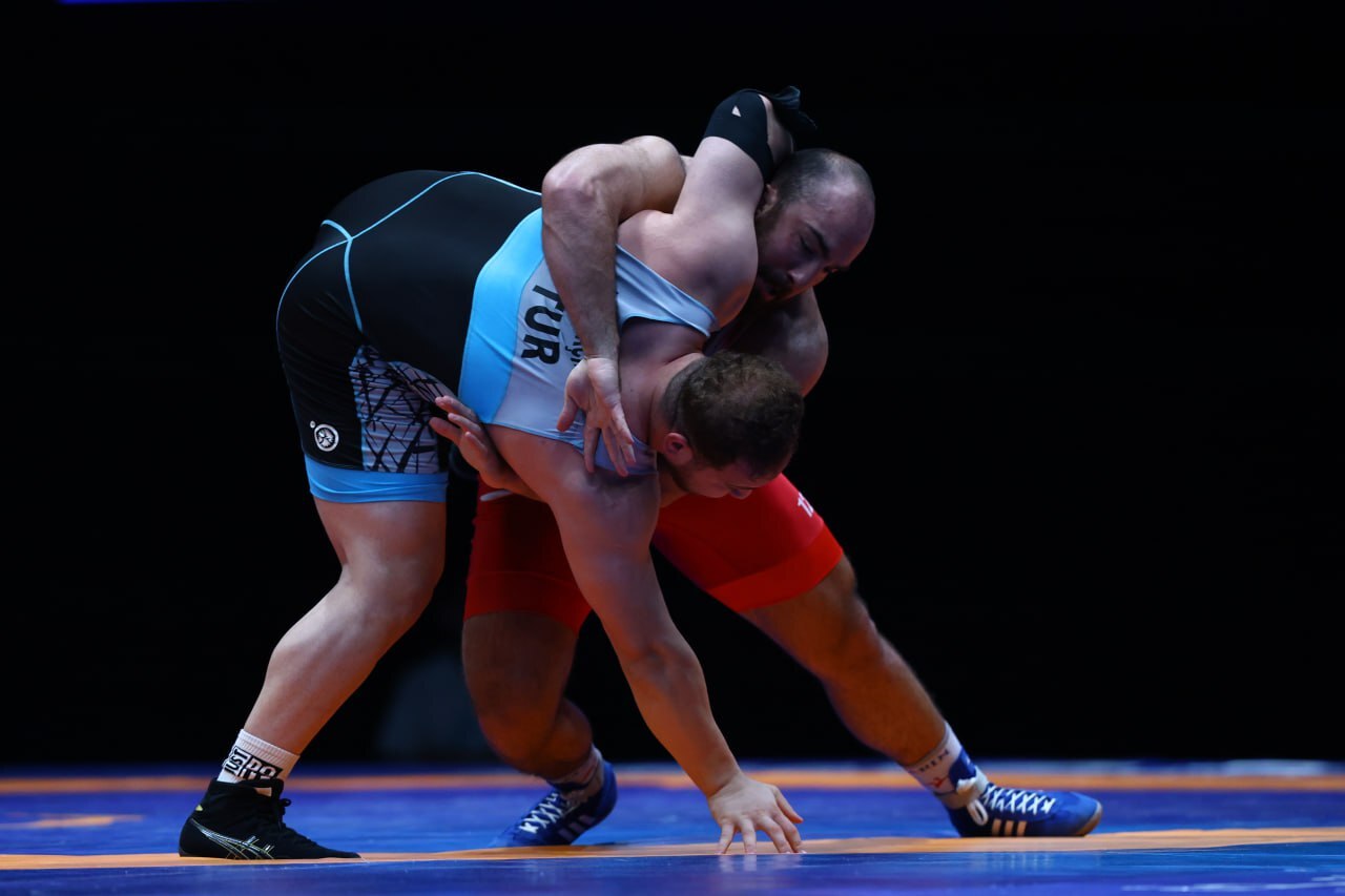 زنده از عربستان| شگفتی بزرگ در کشتی آزاد، شکست قاسم&zwnj;پور در اولین دیدار