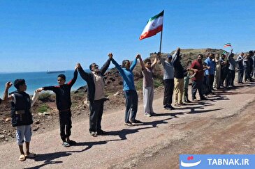 عکس: زنجیره انسانی در هرمز برای حفاظت از جزایر ایرانی