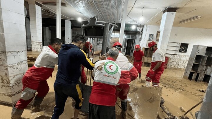 وقوع سیلاب شدید در فارس+ شمار کشتهها