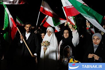 عکس: آغاز زندگی مشترک در تجمع شبانه شیراز