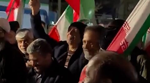 حسین یاری در تجمعات شبانه مردمی حمایت از ایران