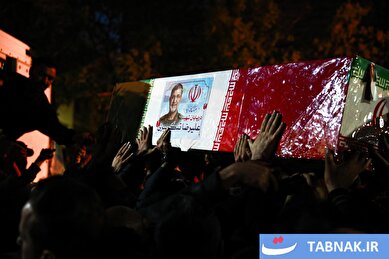 عکس: تشییع پیکر مطهر دریابان شهید علیرضا تنگسیری فرمانده دلاور خلیج فارس