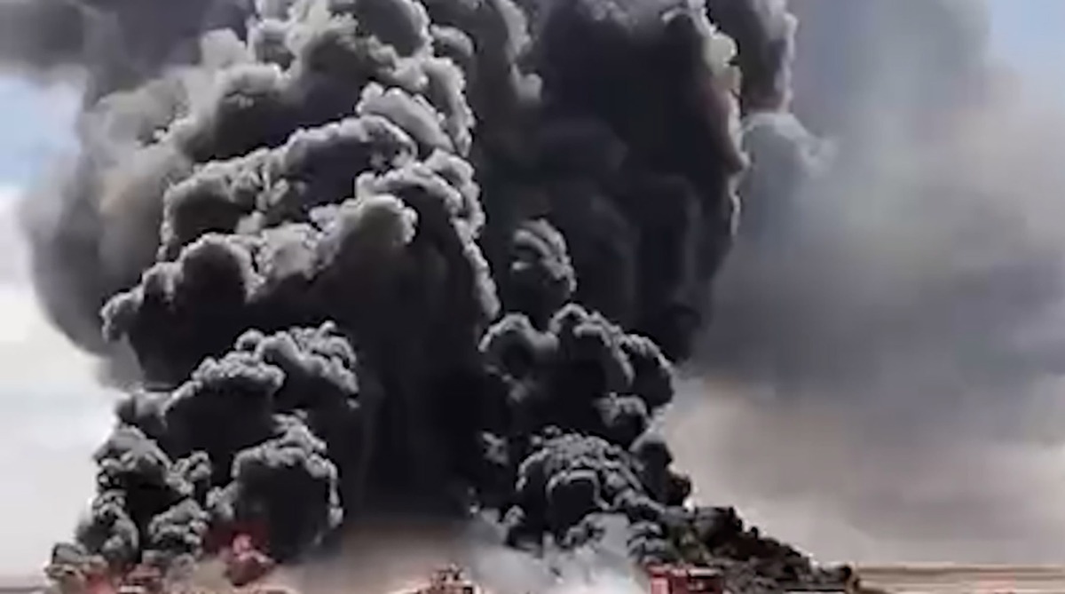 تصاویر به آتش کشیدن مسیر دور زدن تنگه هرمز