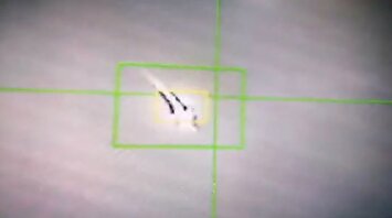 لحظه انهدام جنگنده آمریکا بر فراز جزیره قشم