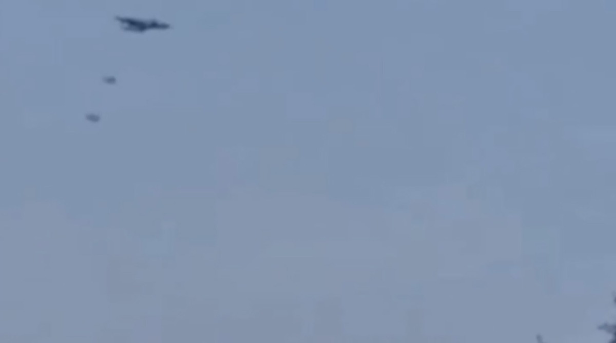 تصاویر تیراندازی با خشم یک لر باغیرت به هواپیمای آمریکا