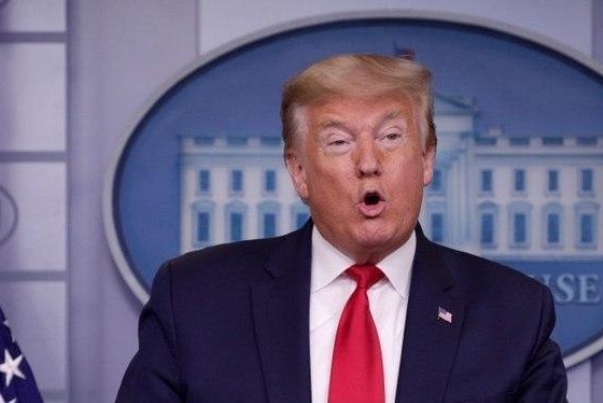 نشانههای مخمصۀ ترامپ در یک سخنرانی اجباری