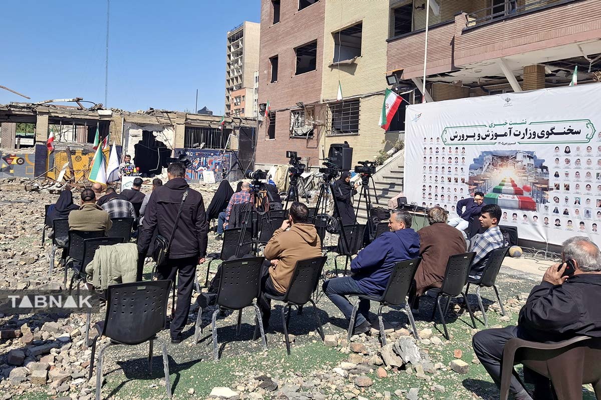 دفترهای دانش آموزان شهید هنوز بوی مداد تازه می&zwnj;دهد/ مدرسه نباید به میدان جنگ تبدیل شود