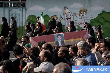 عکس: پس از ۳۰ روز انتظار، تشییع دانش‌آموز شهید مدرسه میناب