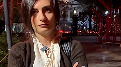 حرف‌های موزیسن زن بی‌حجاب درباره بمباران