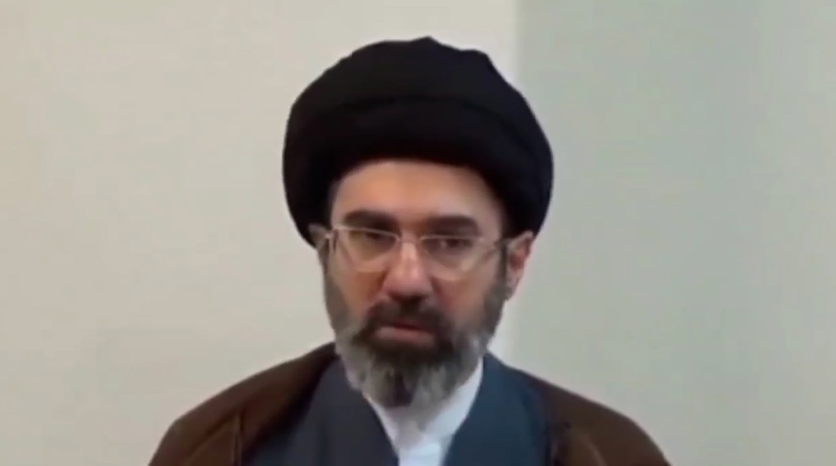 هشدار مهم آیت الله سید مجتبی خامنه‌ای درباره انتساب‌های غیرواقع به رهبر شهید