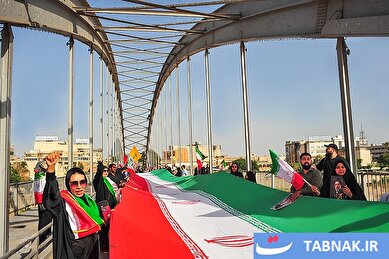 عکس: زنجیره انسانی در محکومیت تهدیدات حمله به پل‌ها و نیروگاه‌ها در اهواز