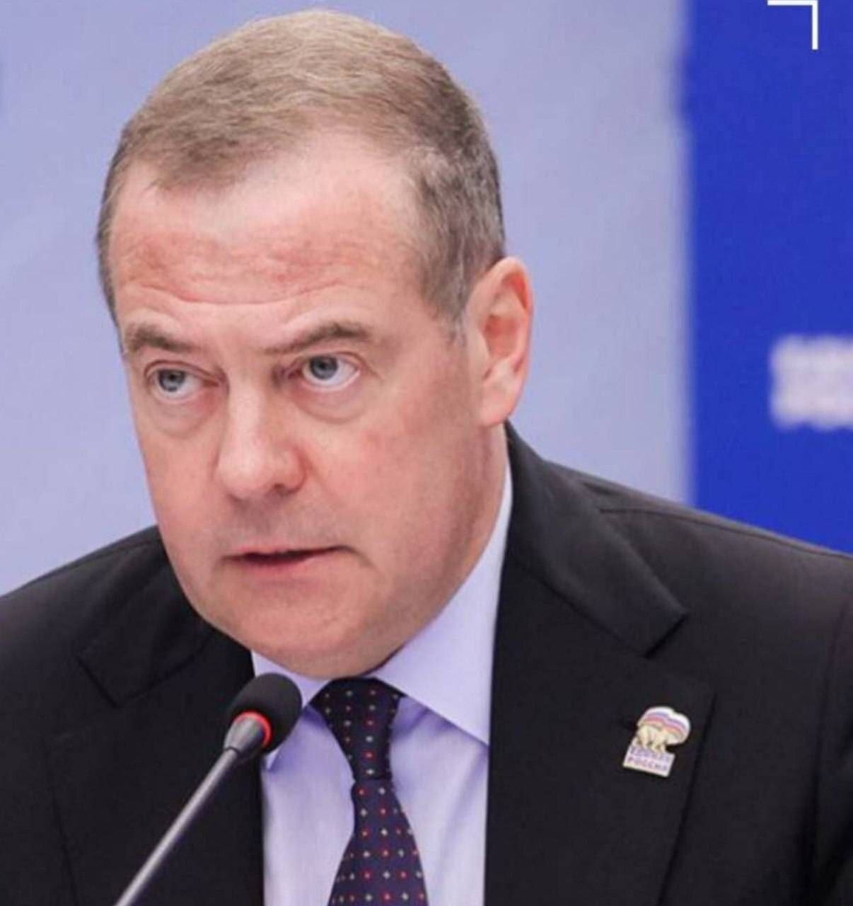 روز چهلم/عقب&zwnj;نشینی ترامپ: آتش&zwnj;بس اعلام می&zwnj;کنم/نیویورک تایمز: تمام تحریم&zwnj;ها رفع می&zwnj;شود/وعده صادق ۴ در موج صدم/بروزرسانی می شود