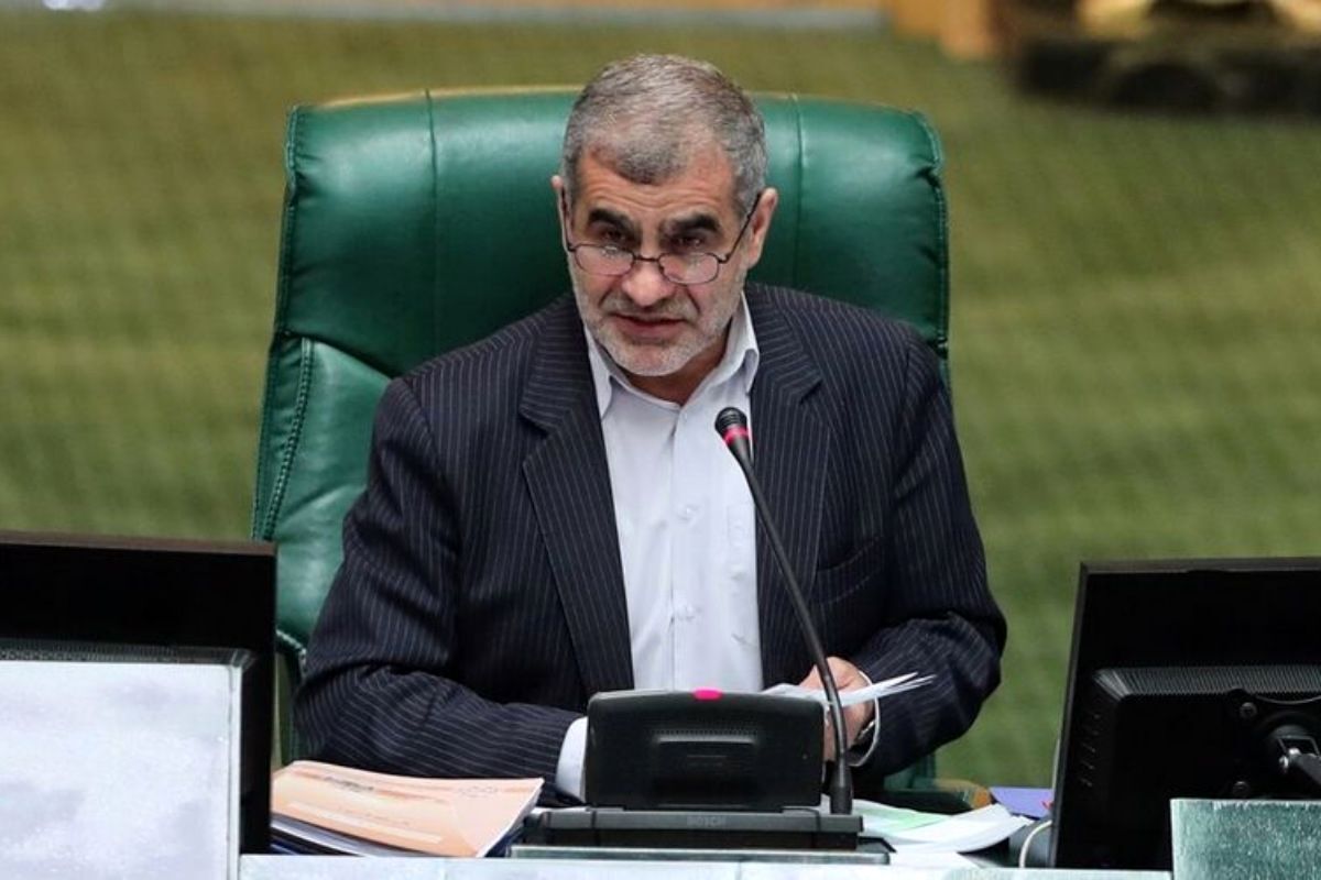 نیکزاد: بدون پذیرش شروط، امضایی در کار نیست