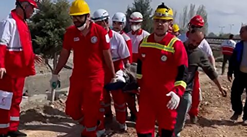 تصاویر حمله هوایی دشمن به ریل راه آهن در کرج