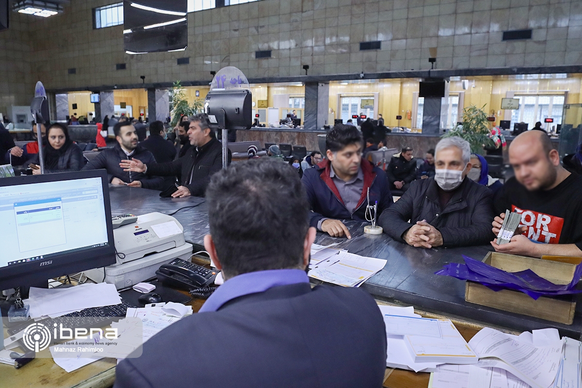 بانک&zwnj;ها در شرایط جنگی کنار مردم هستند یا مقابل آنها؟ / آیا بانک مرکزی صدای مردم را می&zwnj;شنود؟