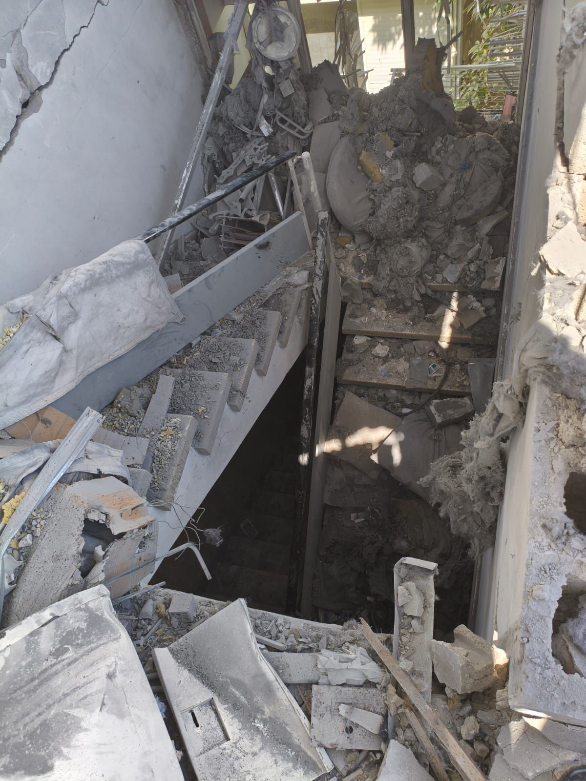 آثار حملات امروز به نقاط مختلف اسرائیل آثار حملات امروز به نقاط مختلف اسرائیل