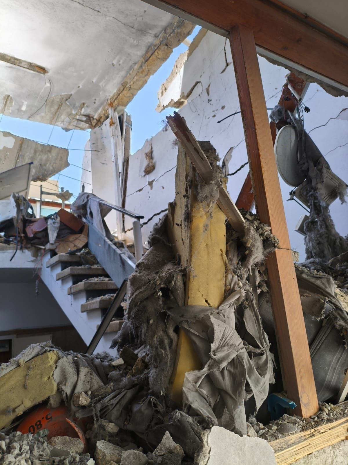 آثار حملات امروز به نقاط مختلف اسرائیل آثار حملات امروز به نقاط مختلف اسرائیل