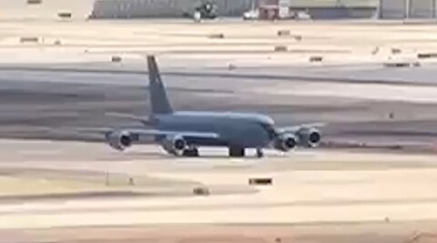 خروج هواپیماهای آمریکا از فرودگاه بن گورین