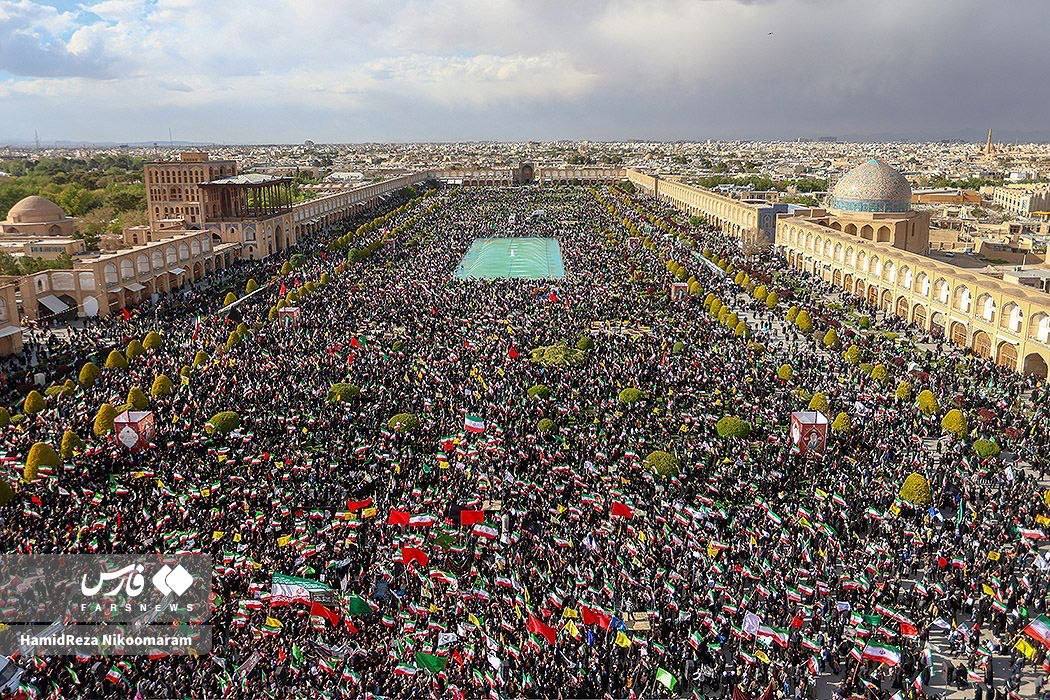 عکس | نمای هوایی از حضور مردم اصفهان در اربعین رهبر شهید