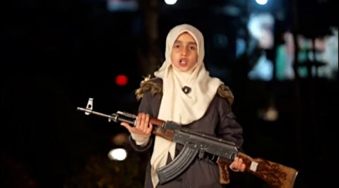 تصاویر دهه نودی‌ها با کلاشنیکف در خیابان؛ چرا آمده‌اید؟