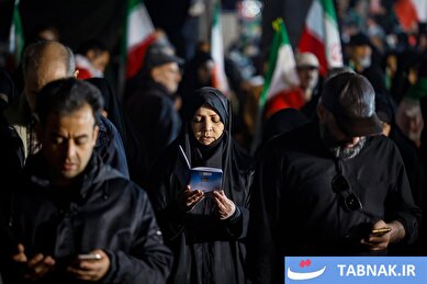 عکس: اقامه نماز استغاثه به امام زمان زمان (عج) - میدان ولیعصر (عج)