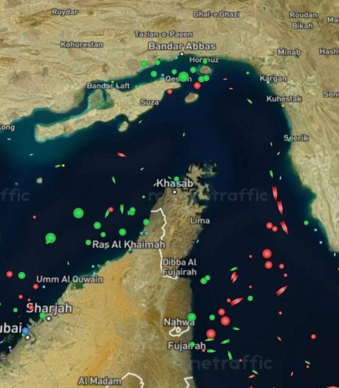 تنگه هرمز همچنان مسدود است + عکس