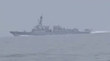 لحظات فرار ناو آمریکایی از تنگه هرمز در روز گذشته