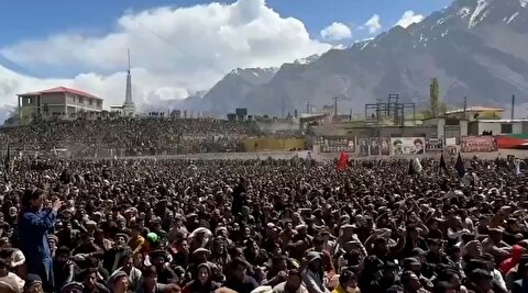 تصاویر جمعیت عظیم پاکستان در چهلم رهبر شهید انقلاب