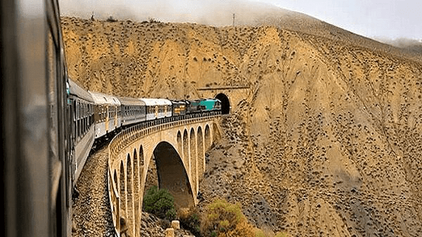 ترمیم خط ریلی قطارهای تبریز-تهران و تبریز-مشهد