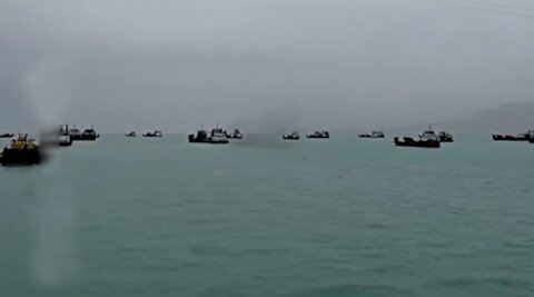 تصاویر حجم کشتی‌های متوقف شده در تنگه هرمز