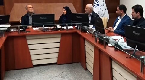 واکنش پزشکیان به ورود جنگنده به آسمان ایران وسط جلسه