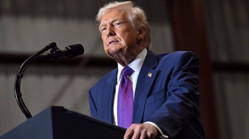 ترامپ در لباس مسیح: از پاپ عذرخواهی نمی‌کنم! + عکس