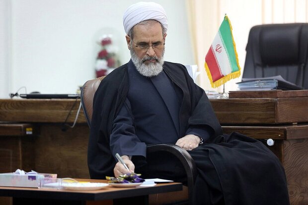 قدردانی آیتالله اعرافی از مواضع اخلاقی و انسانی پاپ چهاردهم