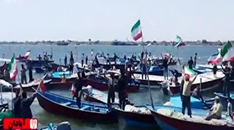 رژه شناورهای اروندکنار در حمایت از وطن