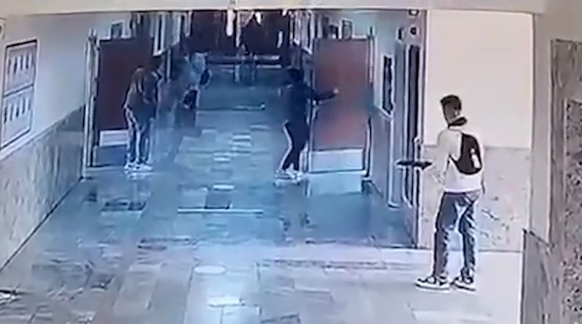 لحظات هدف قرار دادن دانش آموزان ترک با شات گان