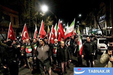 عکس: حضور نخبگان فرهنگی و رسانه‌ای ترکیه در اجتماع مردمی حمایت از جمهوری اسلامی ایران در تبریز