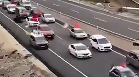 تصاویر کاروان عظیم ترک‌ها در حمایت از مردم ایران