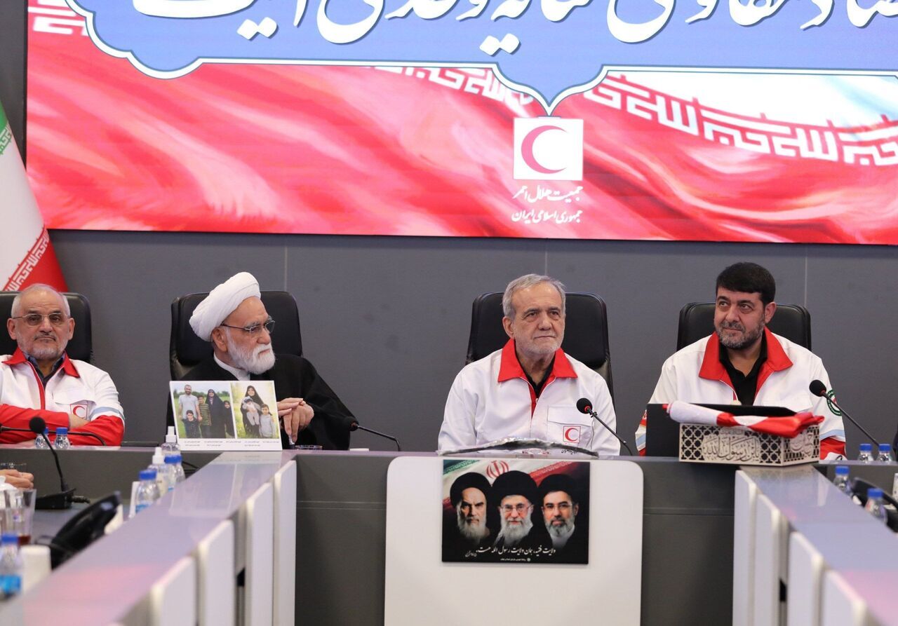 پزشکیان: عملکرد هلالاحمر در جنگ ۴۰ روزه استثنایی بود