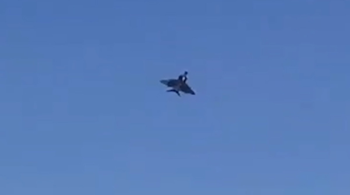 تصاویر اسکورت یک هواپیمای مهم در آسمان ایران