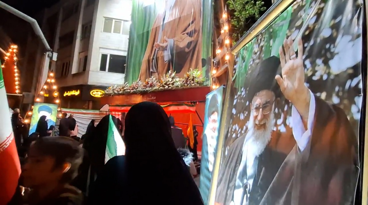 تجمع عزاداران در مقابل محل شهادت رهبر انقلاب