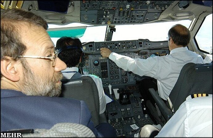 پرواز شهید لاریجانی به خلبانی محمدباقر قالیباف