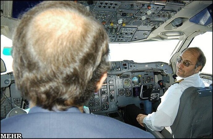 پرواز شهید لاریجانی به خلبانی محمدباقر قالیباف