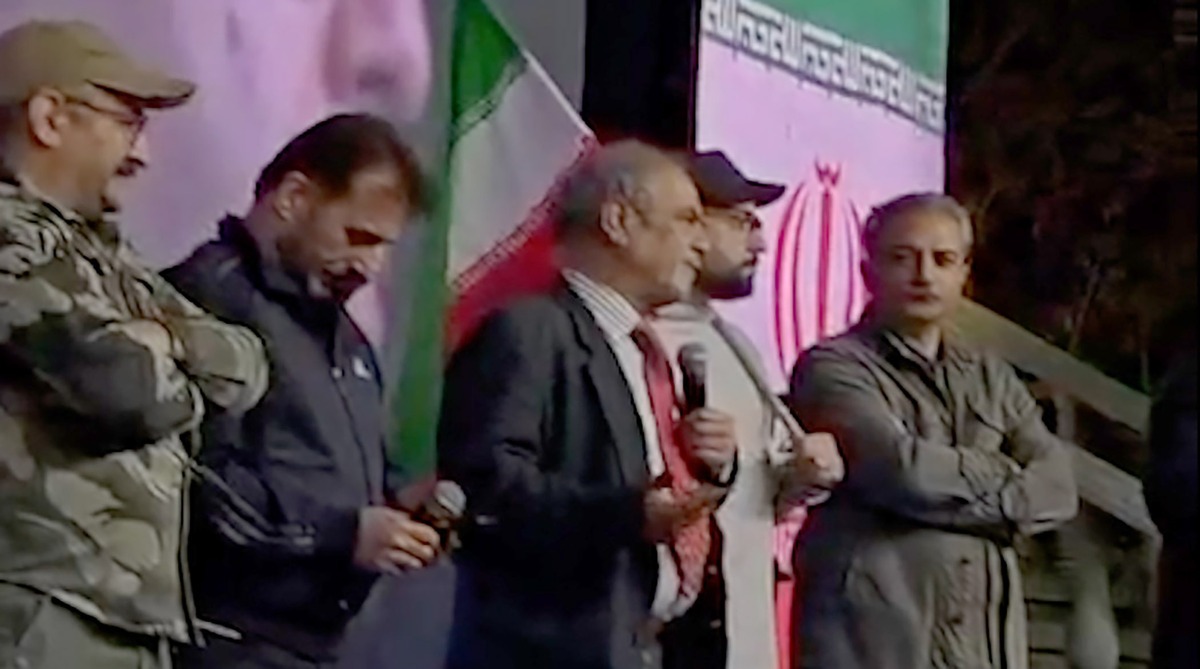 مقام رسمی کشور با کراوات در تجمعات شبانه