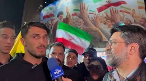 دوست دارم گلی که میزنم را تقدیم رهبر شهید انقلاب کنم