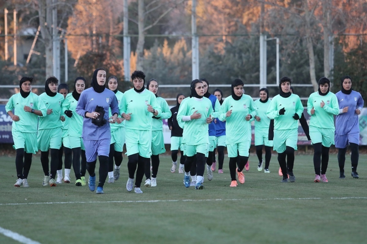 تمجید پزشکیان از زنان فوتبالیست و پیامی به دو بازیکن پناهنده/ ناکامی دولت آمریکا در این پروژه چگونه رقم خورد؟